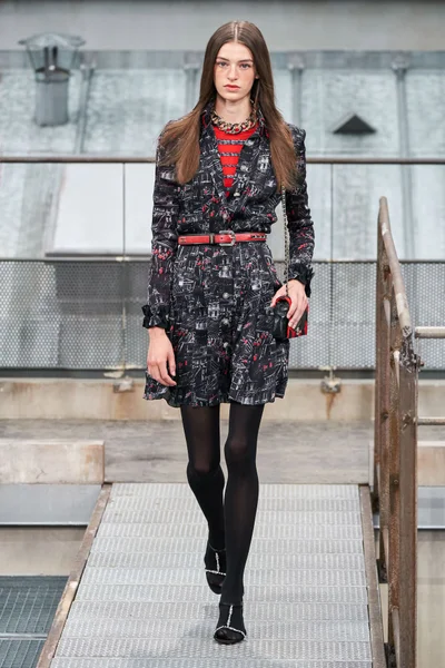 Look 30